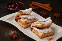 Слойка с вишней и корицей, 30 г